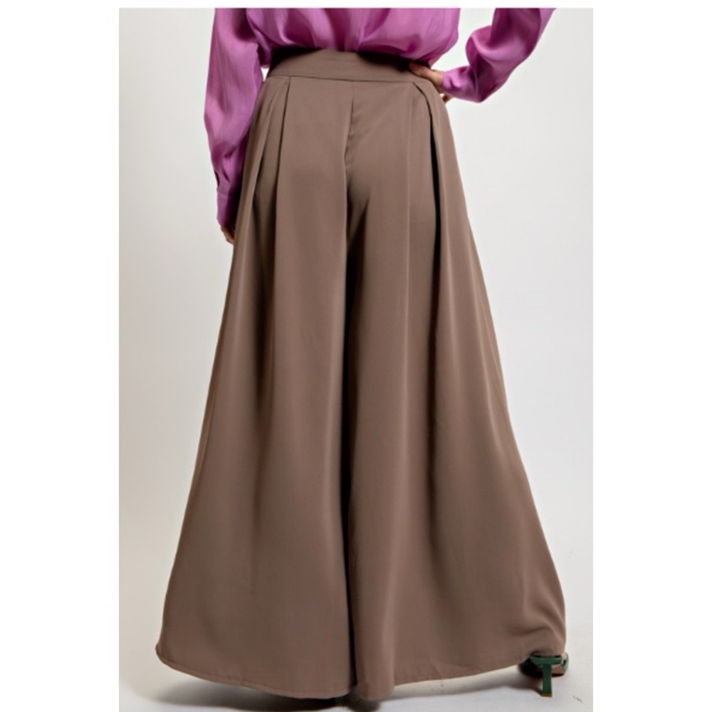 High-Waist Wide-Leg Palazzo Pants in Taupe - Picture 4 of 5